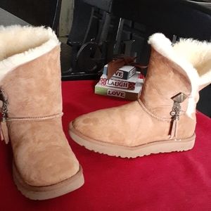UGG BOOTS
